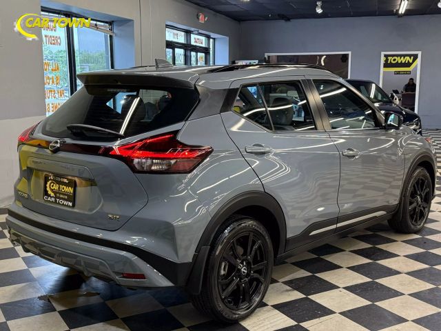 2022 Nissan Kicks SR