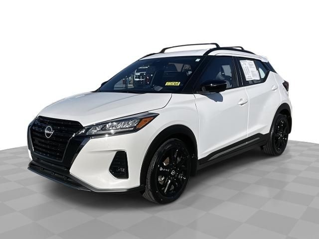 2022 Nissan Kicks SR