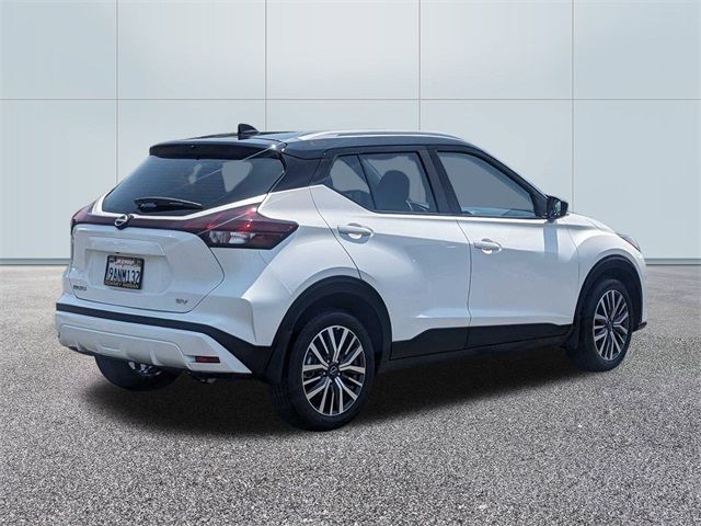 2022 Nissan Kicks SV