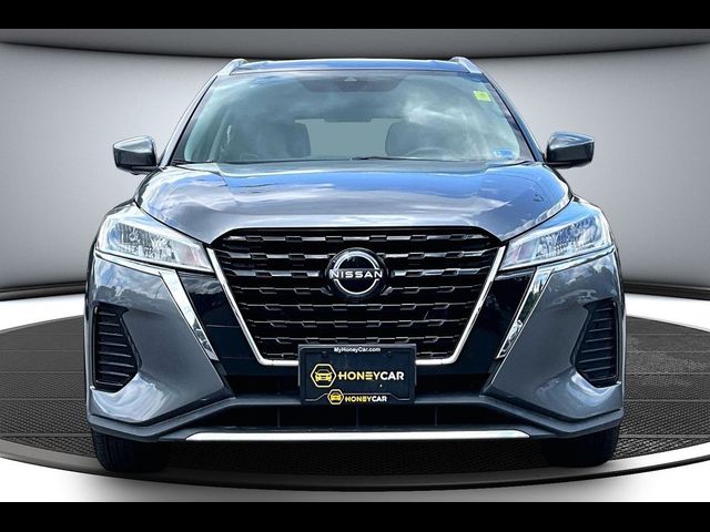 2022 Nissan Kicks SV