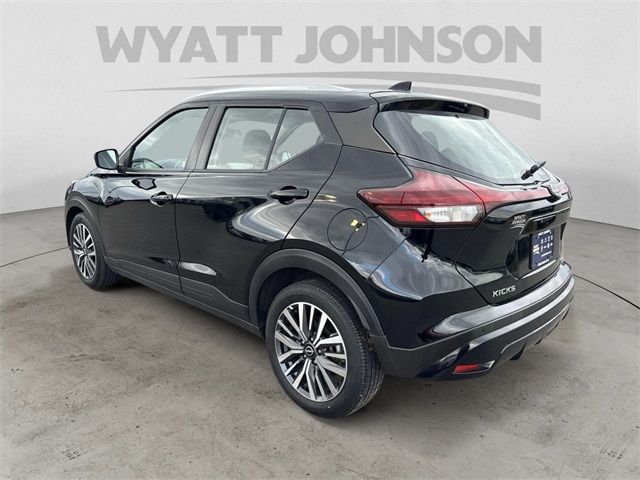 2022 Nissan Kicks SV