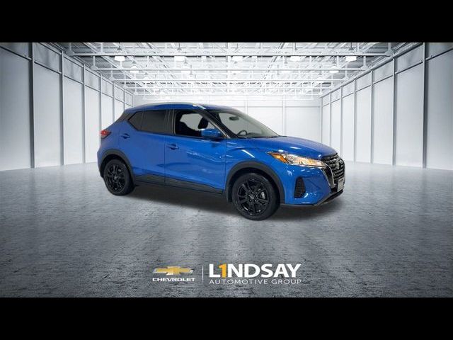 2022 Nissan Kicks SV