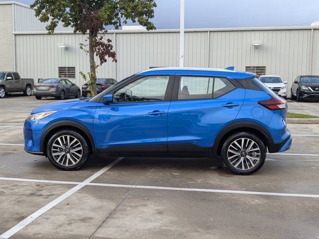 2022 Nissan Kicks SV