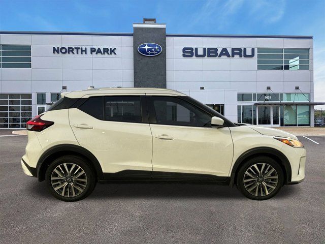 2022 Nissan Kicks SV