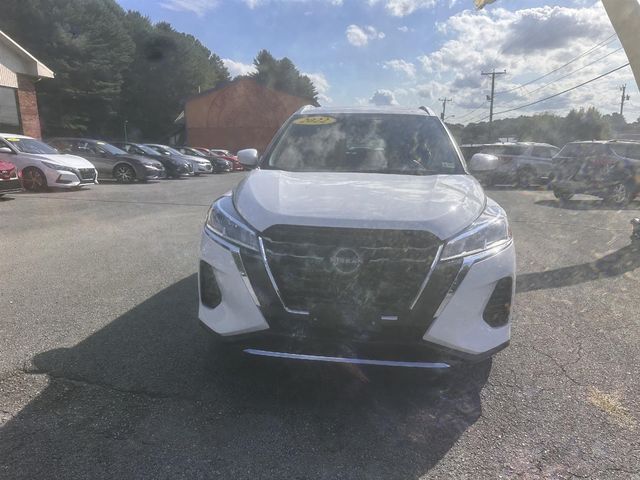 2022 Nissan Kicks SV