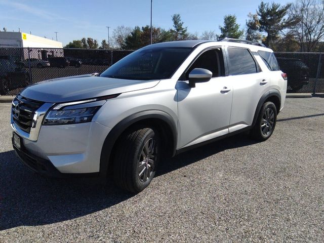 2022 Nissan Pathfinder SV