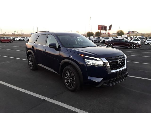 2022 Nissan Pathfinder SV