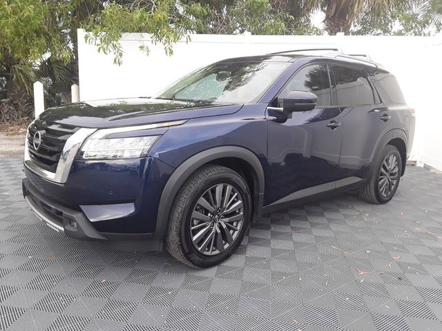 2022 Nissan Pathfinder SL