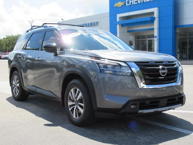 2022 Nissan Pathfinder SL