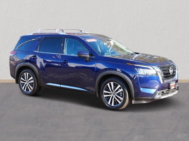 2022 Nissan Pathfinder Platinum