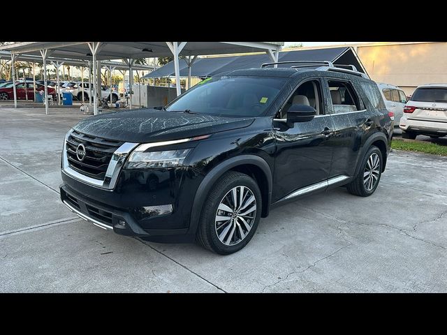 2022 Nissan Pathfinder Platinum