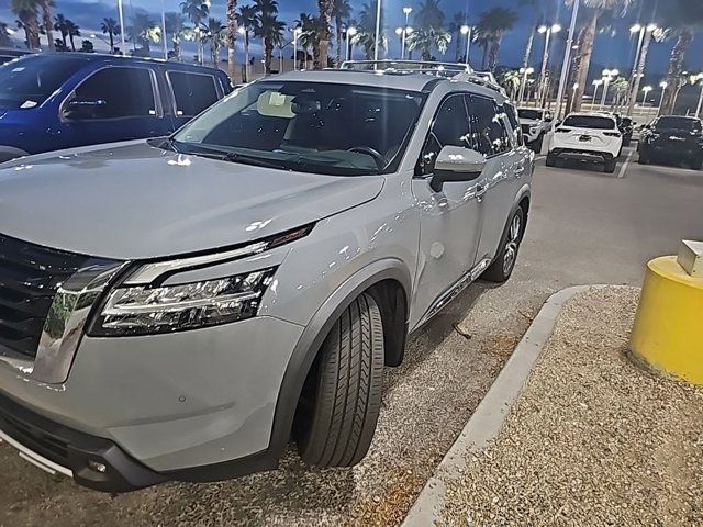 2022 Nissan Pathfinder Platinum