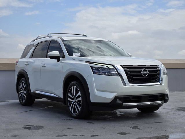 2022 Nissan Pathfinder Platinum