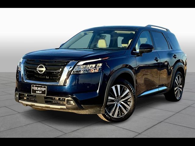 2022 Nissan Pathfinder Platinum