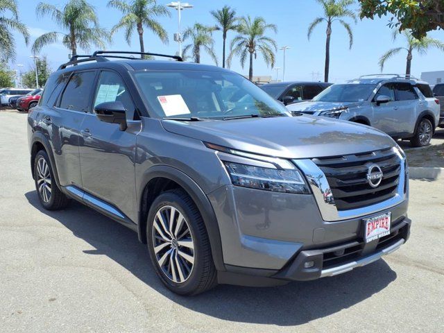 2022 Nissan Pathfinder Platinum