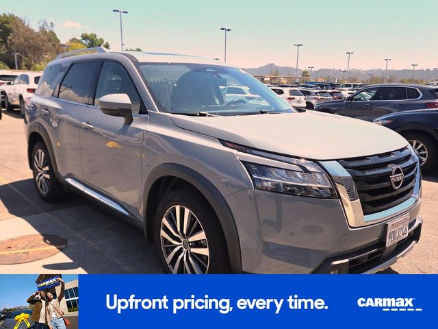 2022 Nissan Pathfinder Platinum