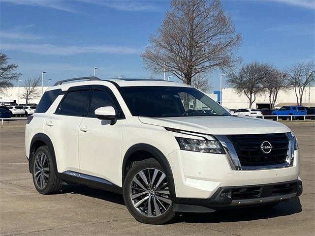 2022 Nissan Pathfinder Platinum