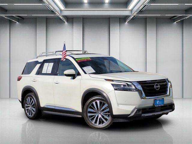 2022 Nissan Pathfinder Platinum