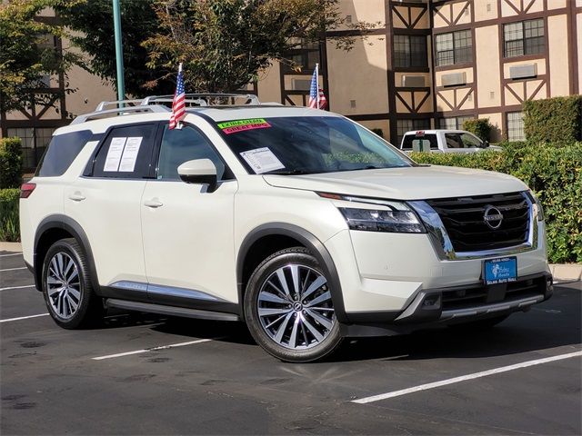 2022 Nissan Pathfinder Platinum