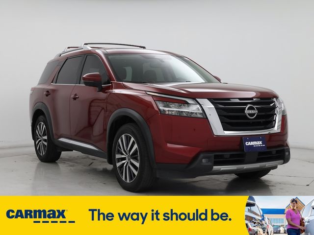 2022 Nissan Pathfinder Platinum