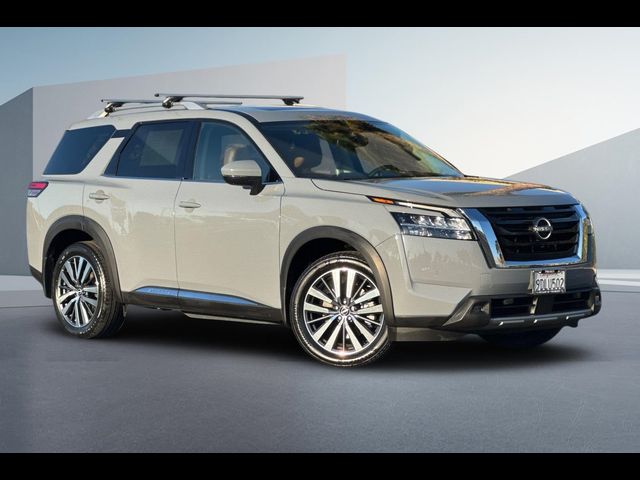 2022 Nissan Pathfinder Platinum