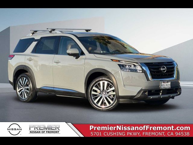 2022 Nissan Pathfinder Platinum