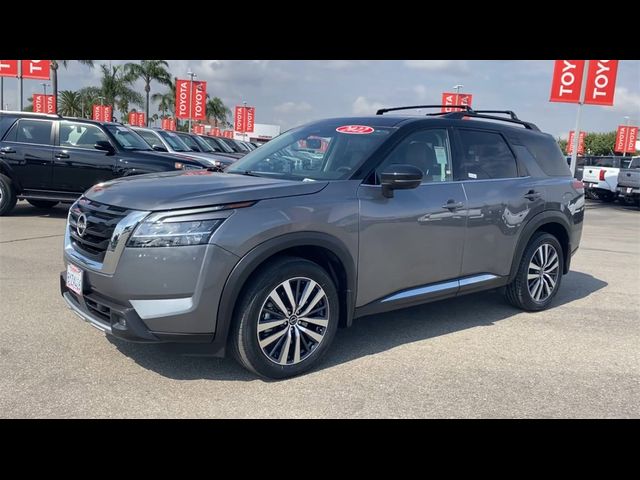 2022 Nissan Pathfinder Platinum