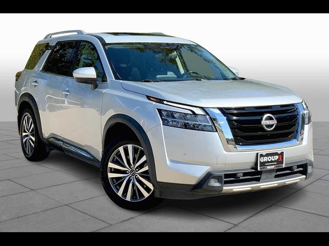 2022 Nissan Pathfinder Platinum