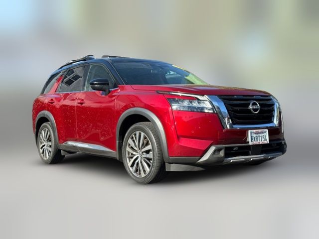 2022 Nissan Pathfinder Platinum