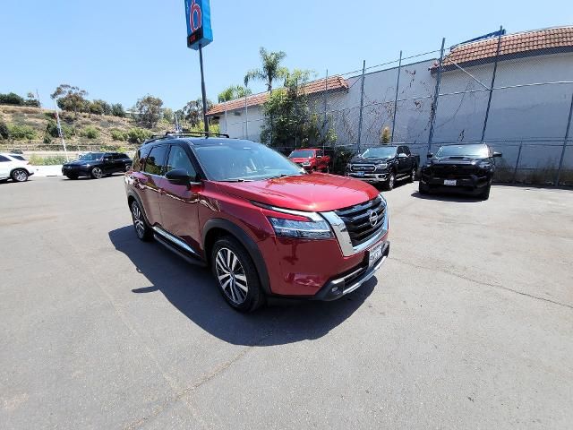 2022 Nissan Pathfinder Platinum