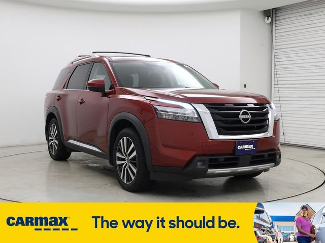 2022 Nissan Pathfinder Platinum