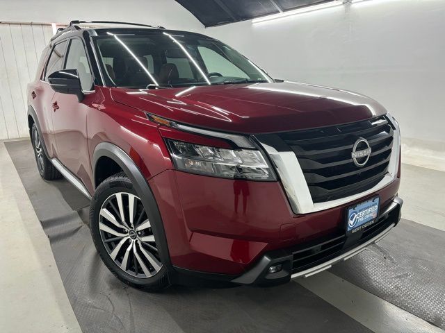 2022 Nissan Pathfinder Platinum