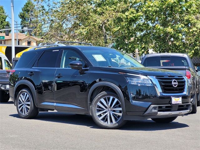 2022 Nissan Pathfinder Platinum