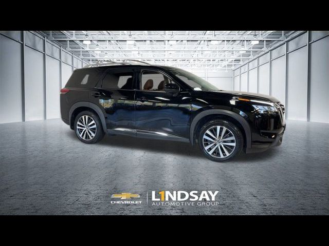 2022 Nissan Pathfinder Platinum