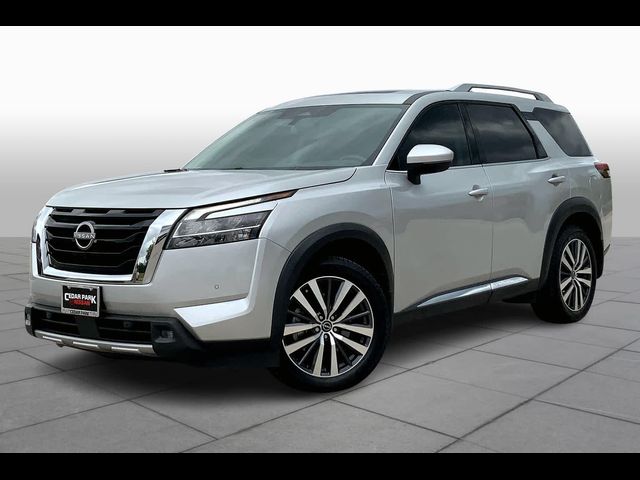 2022 Nissan Pathfinder Platinum