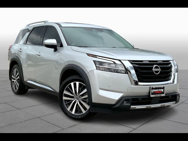 2022 Nissan Pathfinder Platinum