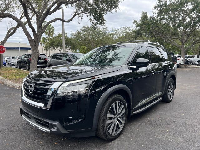 2022 Nissan Pathfinder Platinum