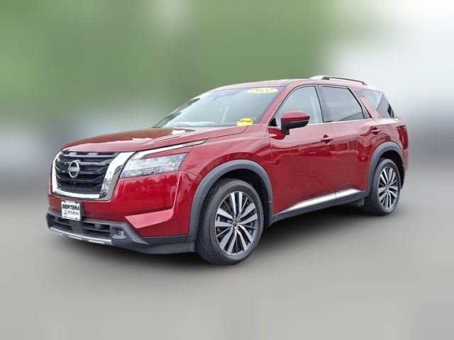 2022 Nissan Pathfinder Platinum