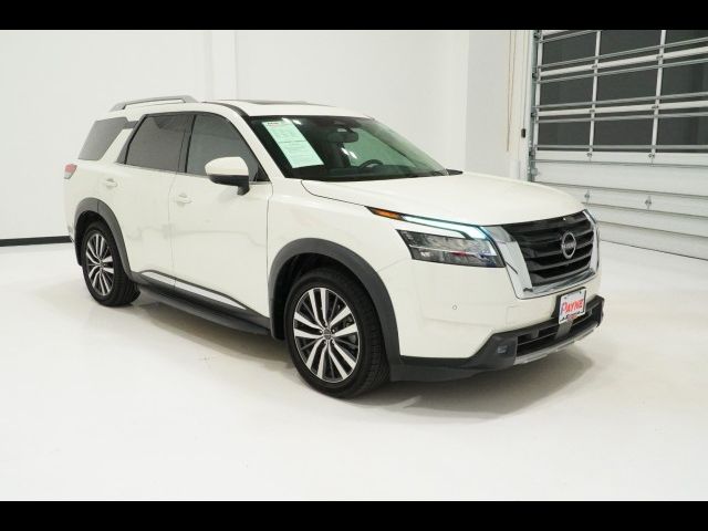 2022 Nissan Pathfinder Platinum