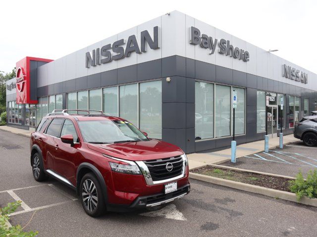 2022 Nissan Pathfinder Platinum