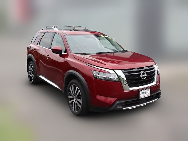 2022 Nissan Pathfinder Platinum