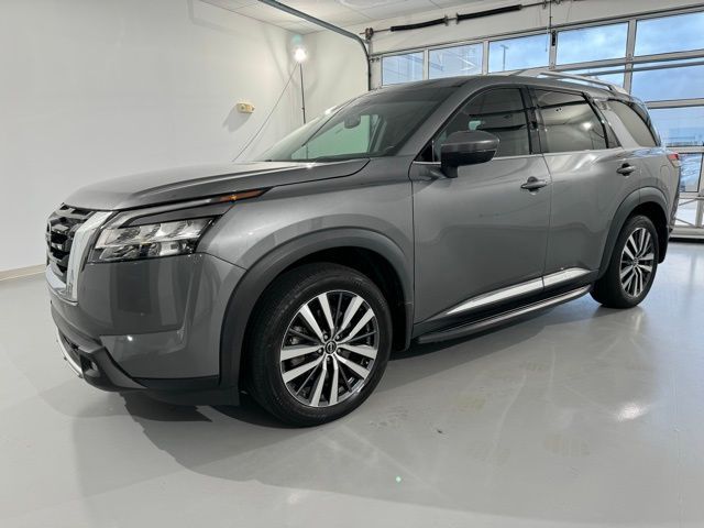 2022 Nissan Pathfinder Platinum