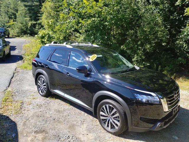 2022 Nissan Pathfinder Platinum