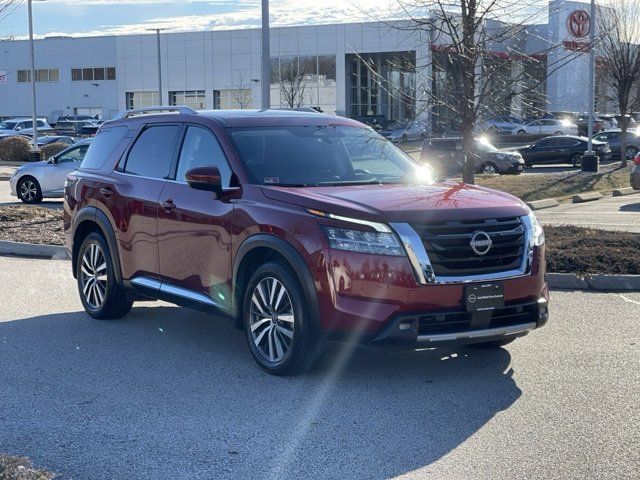 2022 Nissan Pathfinder Platinum