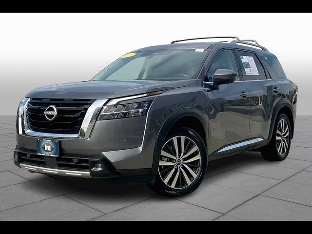 2022 Nissan Pathfinder Platinum