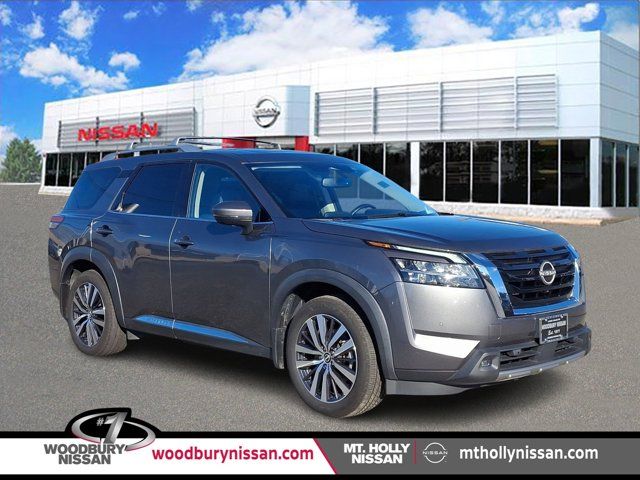 2022 Nissan Pathfinder Platinum