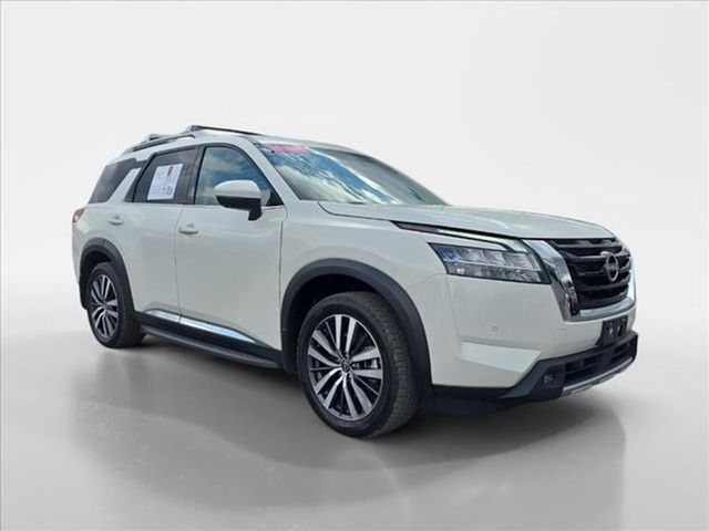 2022 Nissan Pathfinder Platinum