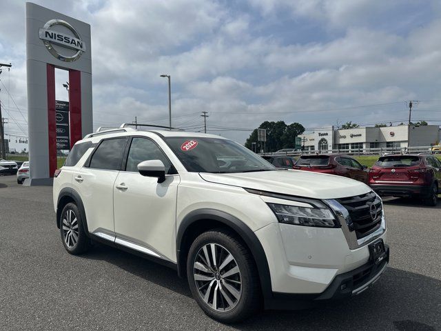 2022 Nissan Pathfinder Platinum