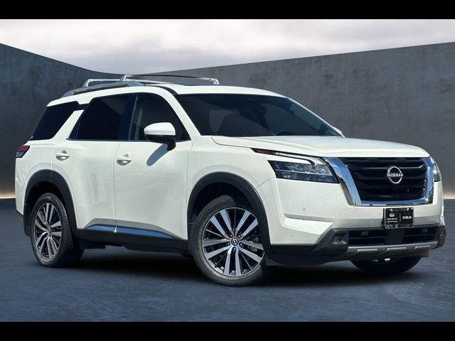 2022 Nissan Pathfinder Platinum