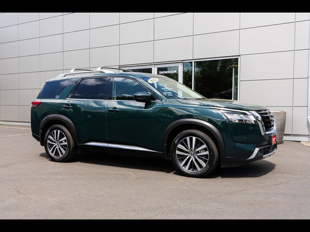 2022 Nissan Pathfinder Platinum